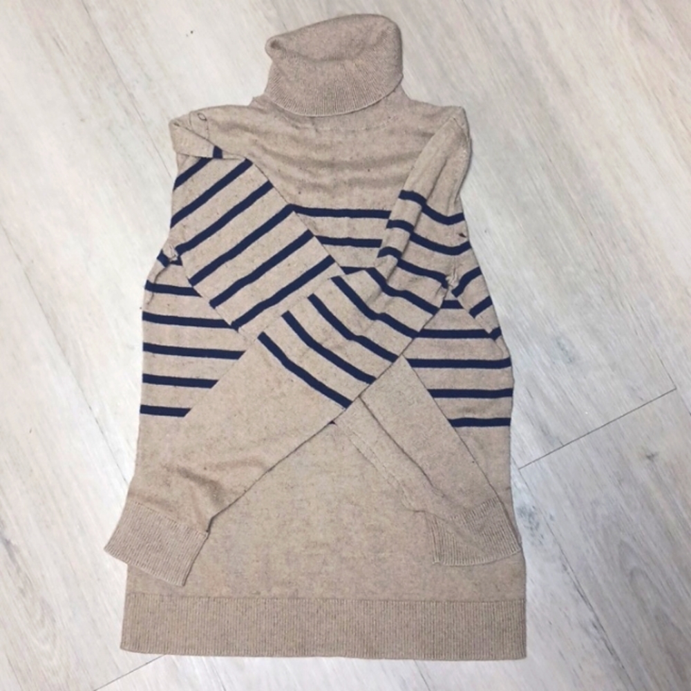 Women's turtle neck. Tan with Blue stripes. Amazon Essentials Size XS